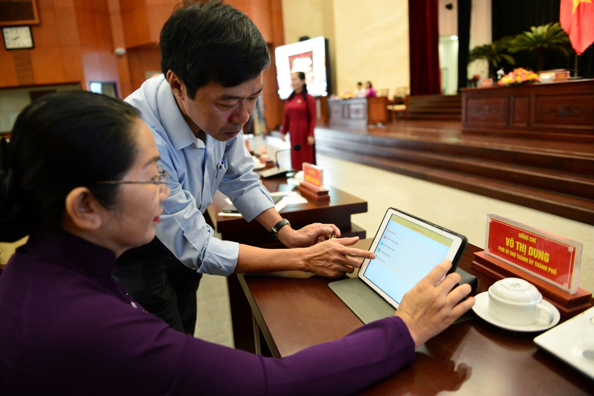 Tiet kiem 110 trieu dong nho ‘phong hop khong giay’ hinh anh