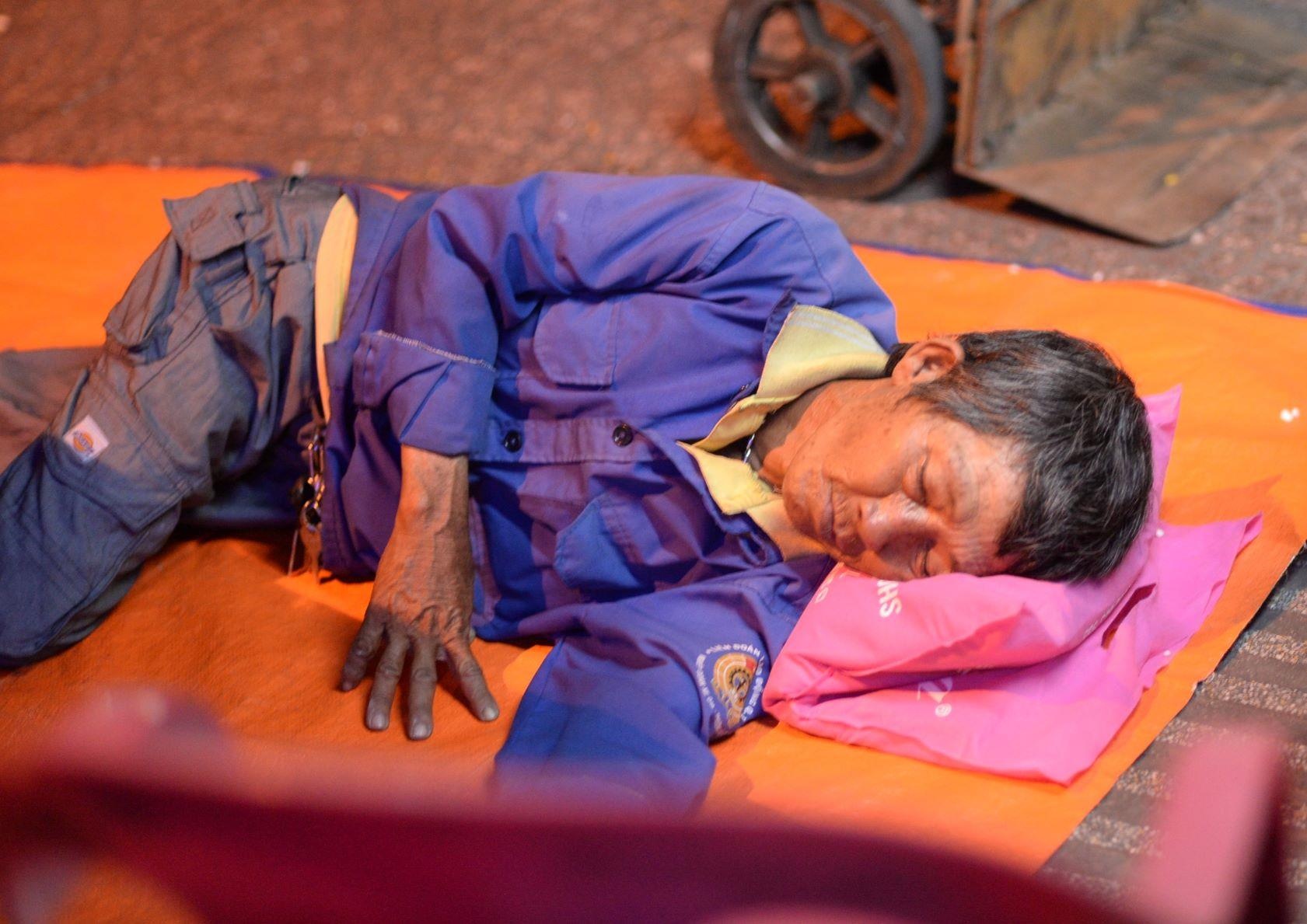 Gia dinh 3 the he song 'man troi chieu dat' du co nha giua quan 1 hinh anh