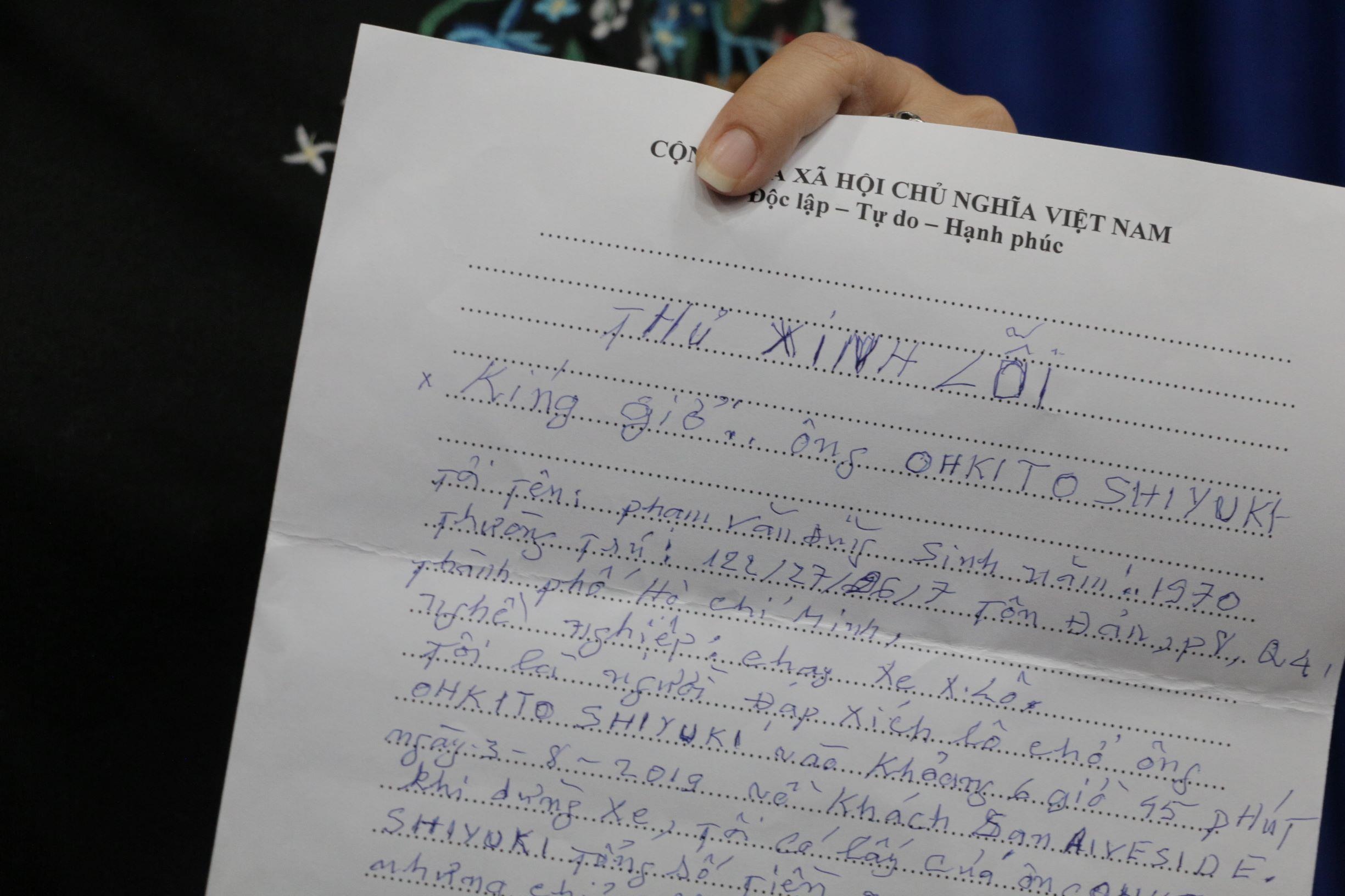 Tai xe xich lo gui thu xin loi vi lay 2,9 trieu dong cua du khach Nhat hinh anh