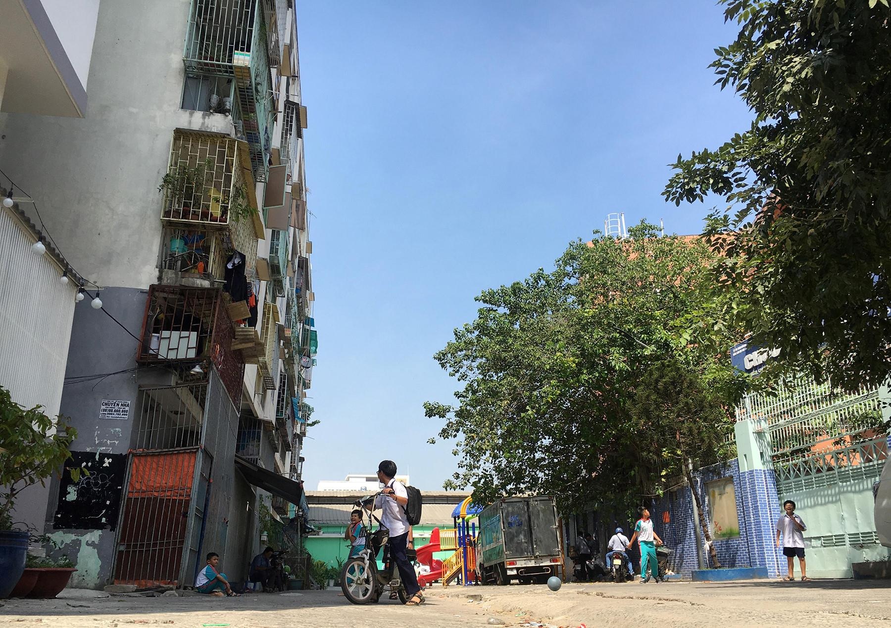 Dan 'sot ruot' voi tien do pha do chung cu nghieng nua met o Sai Gon hinh anh