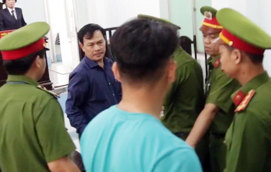 An ninh siet chat trong va ngoai phien toa xu kin Nguyen Huu Linh hinh anh