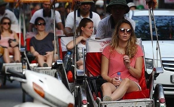 Tai xe xich lo o TP.HCM len an hanh vi 'chat chem' cua dong nghiep hinh anh