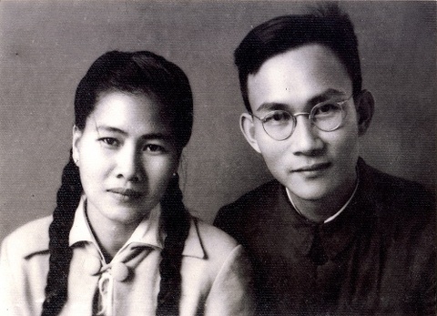 Cuoc doi nguoi linh khoac blouse trang Nguyen Thien Thanh hinh anh