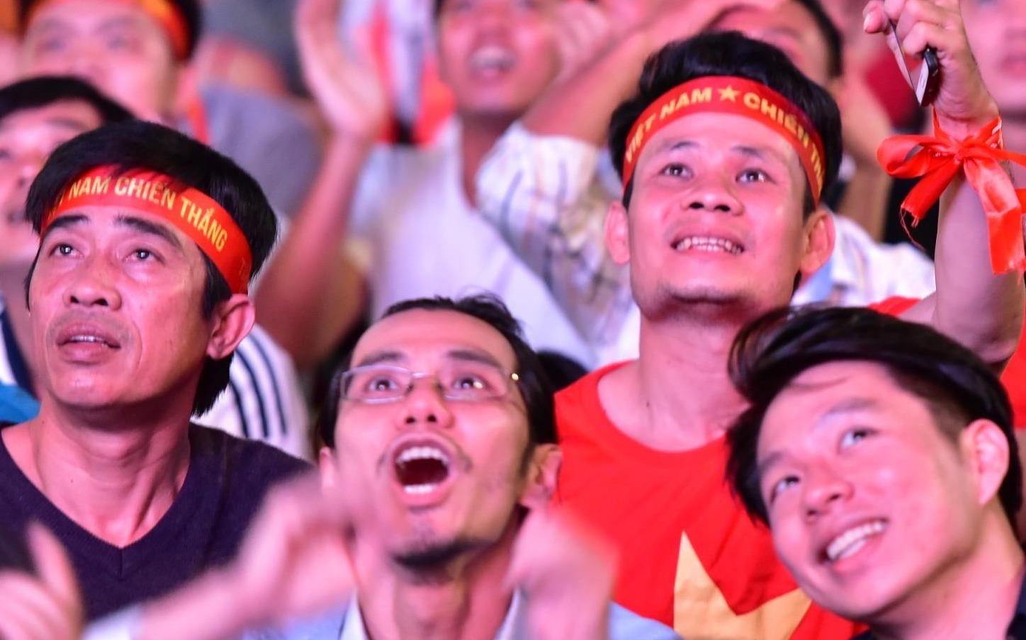 Co dong vien phan khich sau ban mo ty so cua Tien Linh hinh anh