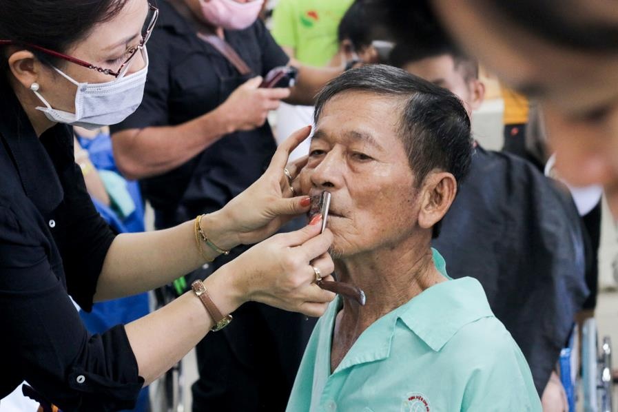 Chu nhat am tinh nguoi o Benh vien Cho Ray hinh anh