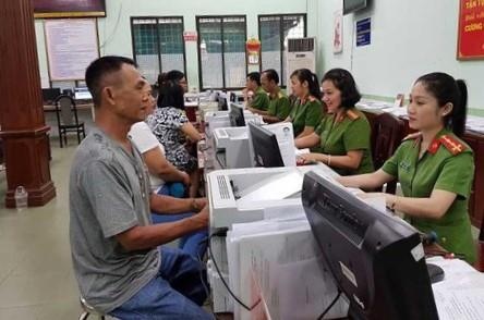 Nguoi dan TP.HCM di lai hon 20 lan moi xong thu tuc hanh chinh hinh anh