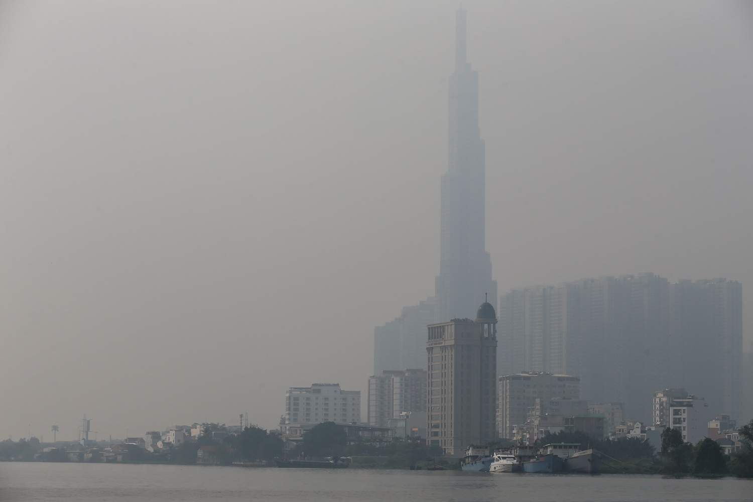 Vi sao TP.HCM mu kho day dac? hinh anh