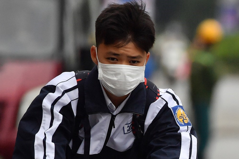 O nhiem khong khi muc nguy hai, tre em co duoc nghi hoc? hinh anh