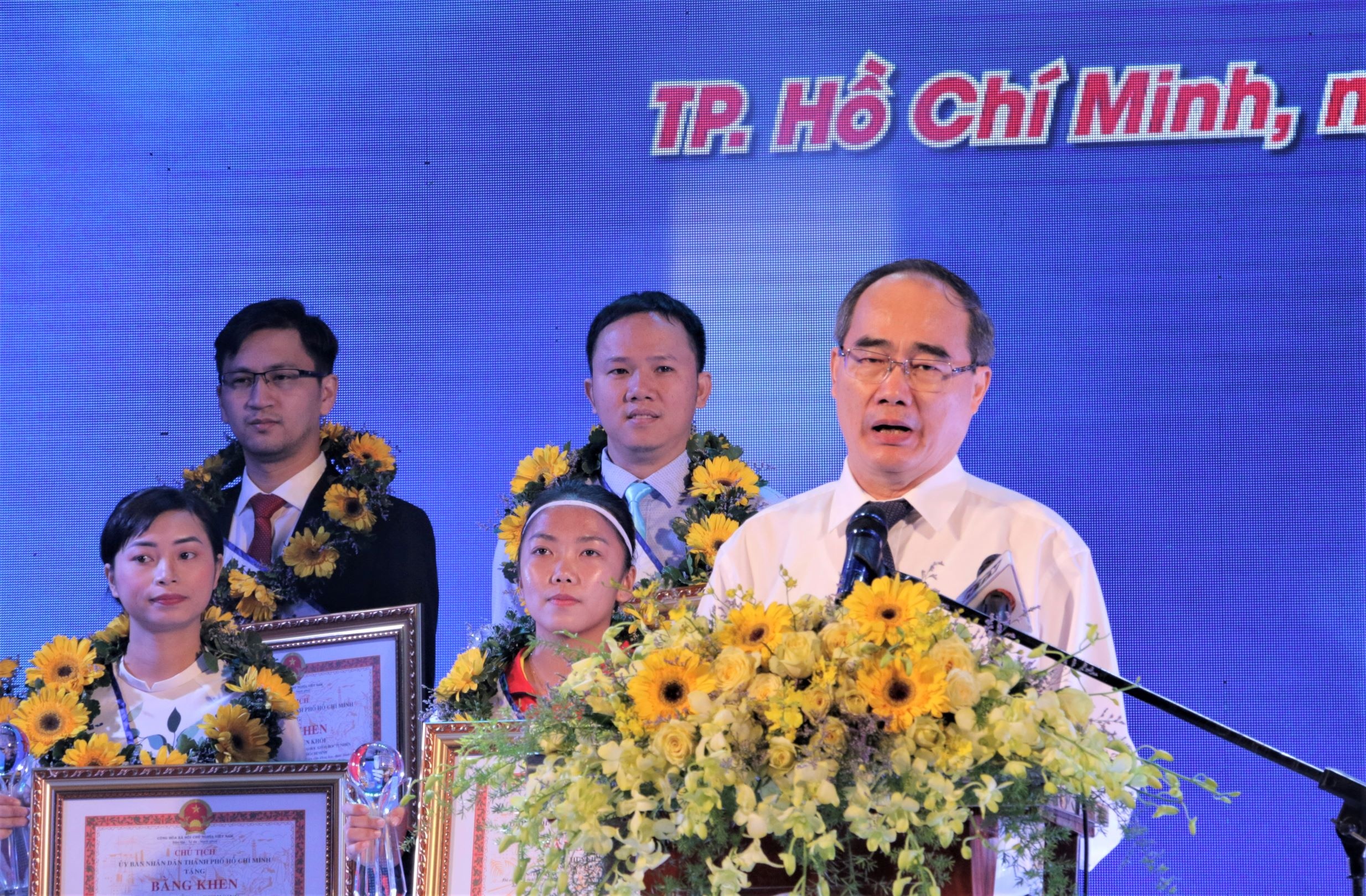 cong dan tre tieu bieu anh 1