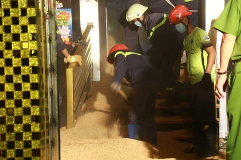 Phut sinh tu qua loi ke cua nguoi thoat chet sau vu sap vu truong hinh anh