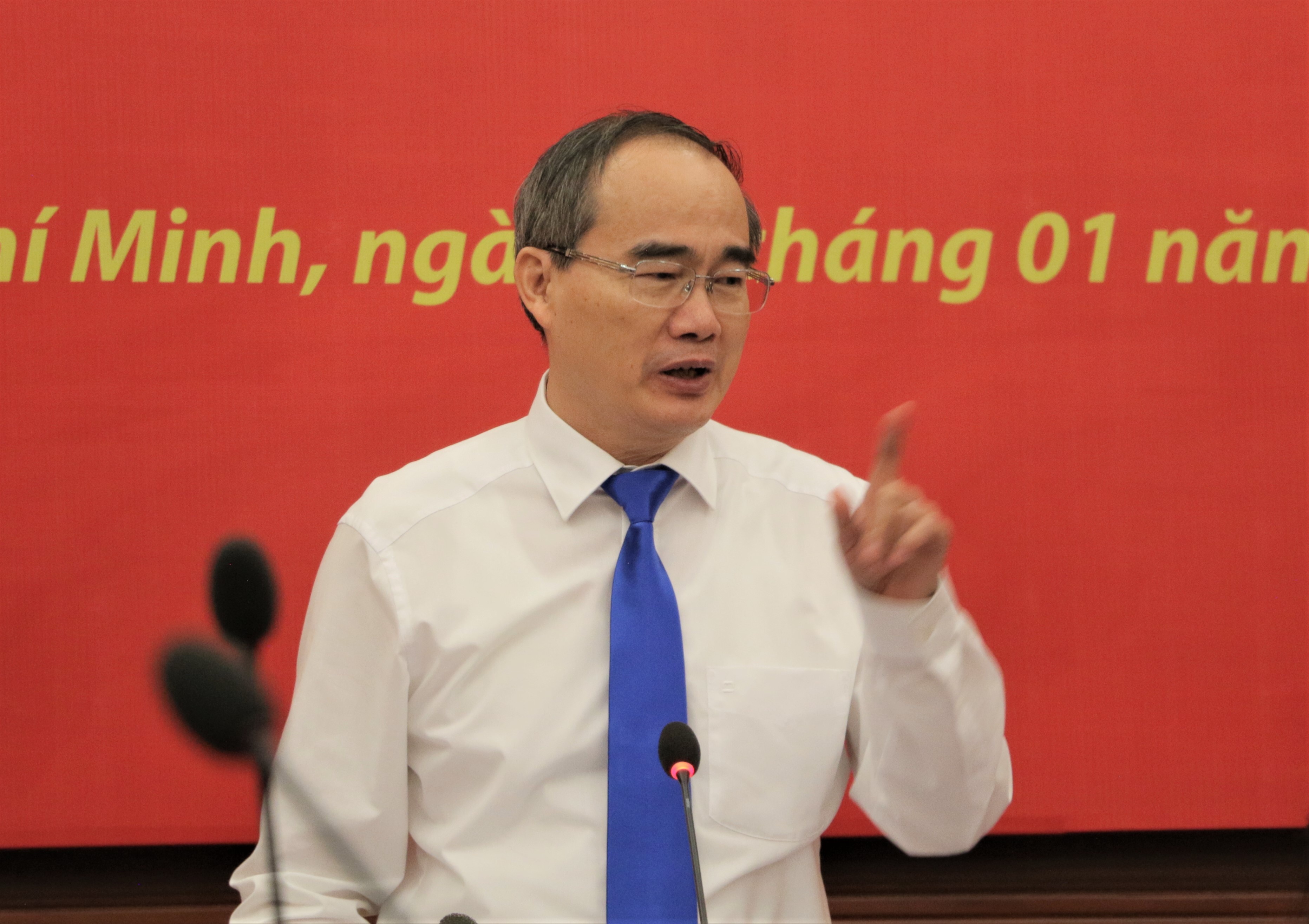 Bi thu Nhan: 'Lam qua nhieu, co tien cung khong de duoc' hinh anh