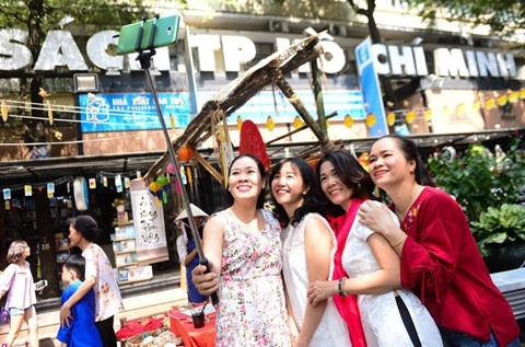 Duong sach TP.HCM thu hon 44 ty dong nam 2019 hinh anh