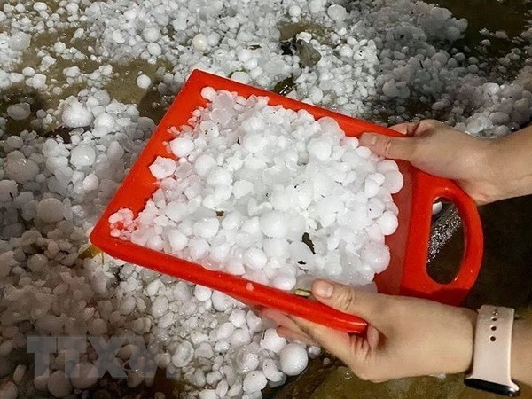 Cao Bang va Bac Kan trai qua tran mua da to hiem thay hinh anh