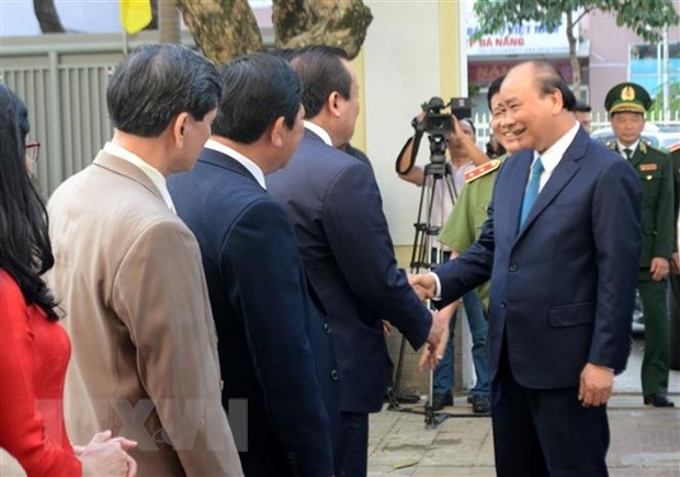 Thu tuong Nguyen Xuan Phuc chuc Tet cac don vi tai Da Nang hinh anh