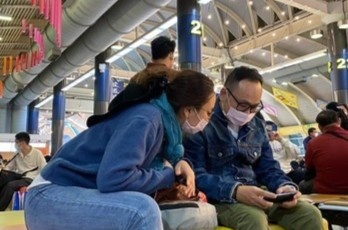 Du khach Viet tai Dai Loan reo ho khi may bay duoc phep ve Viet Nam hinh anh