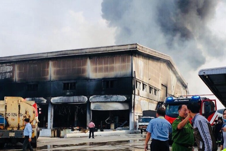 Chay cong ty san xuat vali o Binh Duong hinh anh