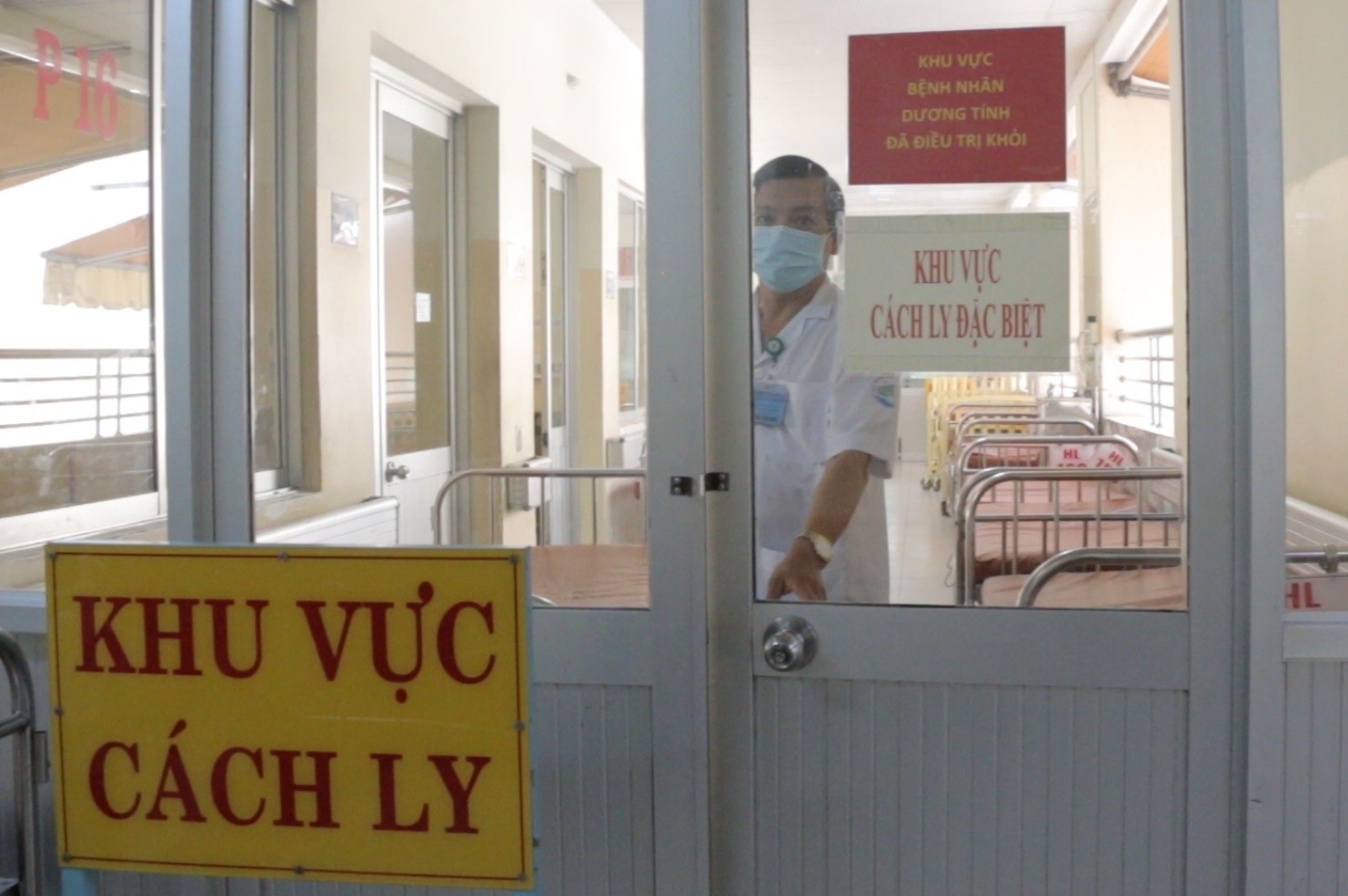 Phong cach ly dieu tri cho Viet kieu My nhiem virus corona hinh anh