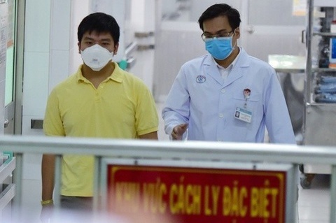 Nhung ngay cach ly cua 2 benh nhan dau tien nhiem virus corona hinh anh