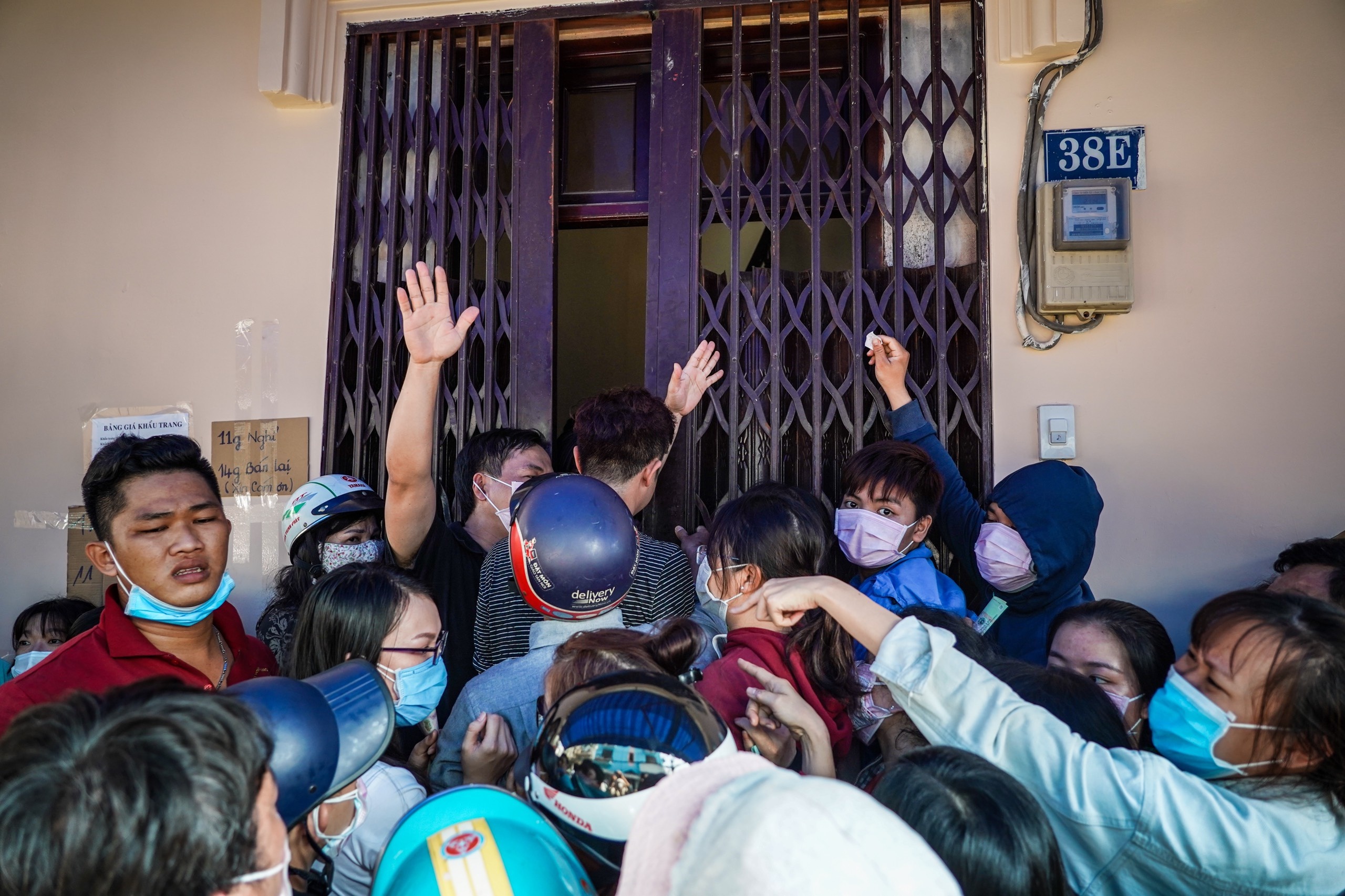 thi truong khau trang anh 1