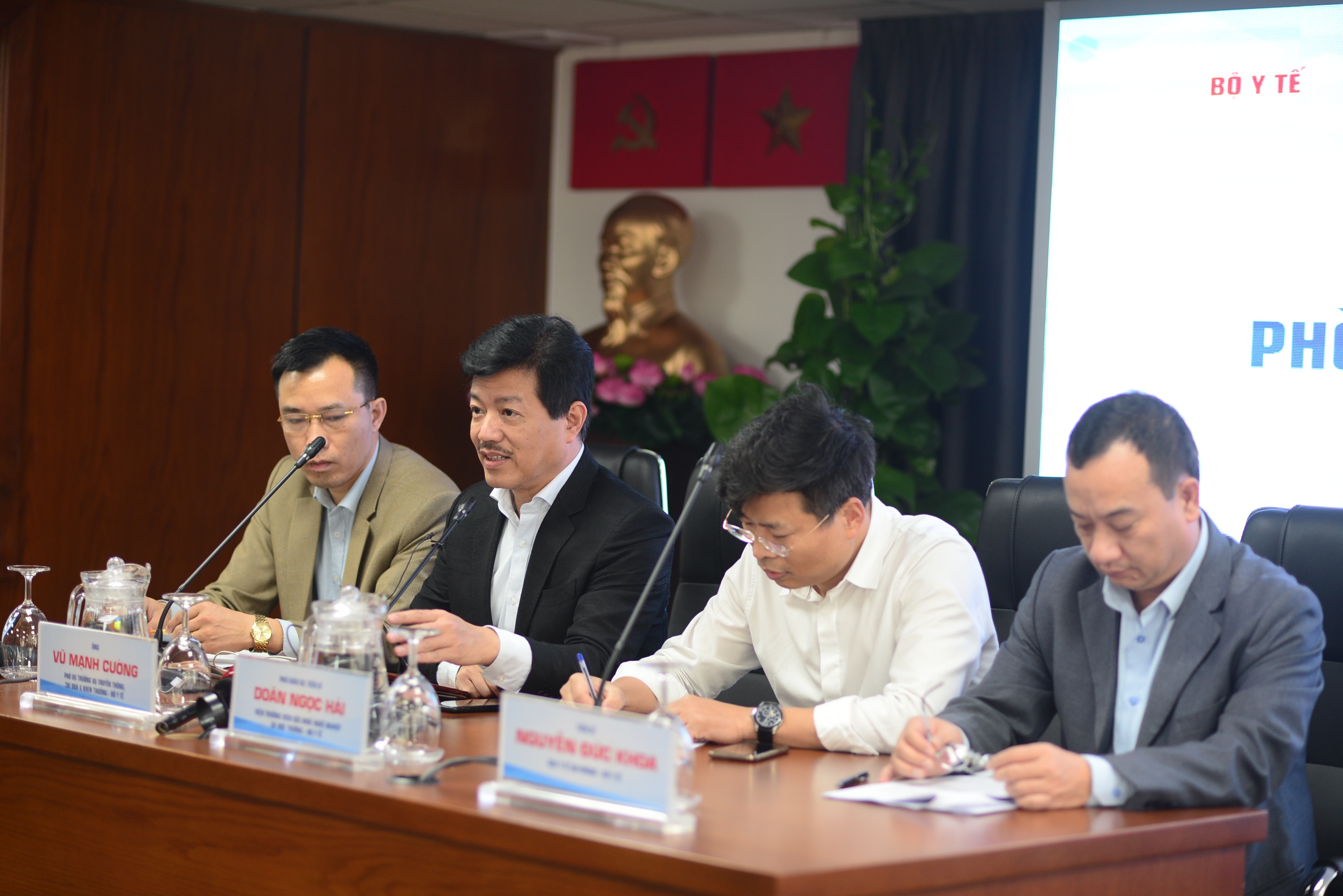 phong chong dich Covid-19 anh 1