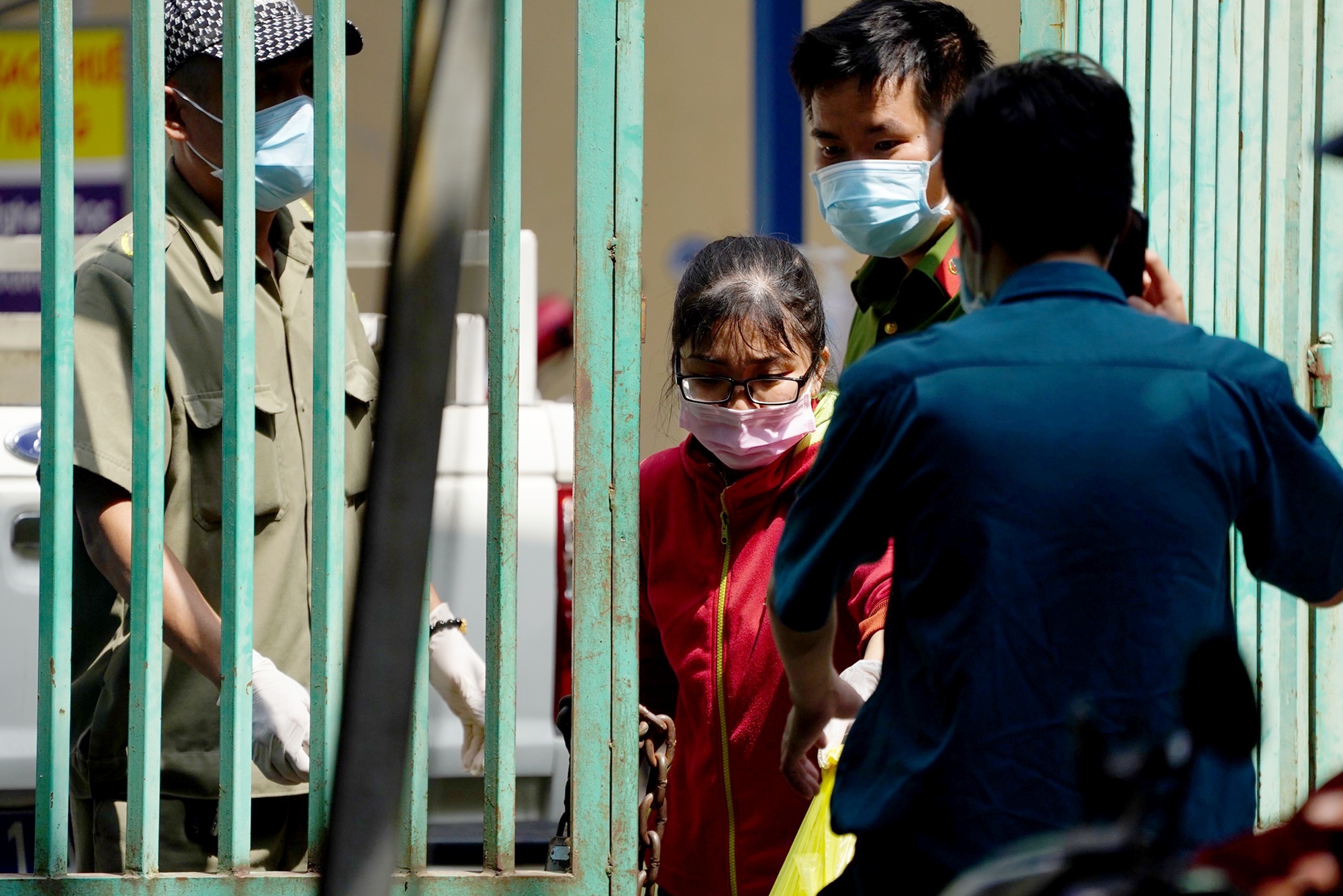 Go bo han che ra vao chung cu Hoa Binh hinh anh