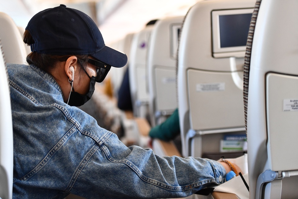 TP.HCM tim hanh khach tren chuyen bay co ca nguy co mac Covid-19 hinh anh