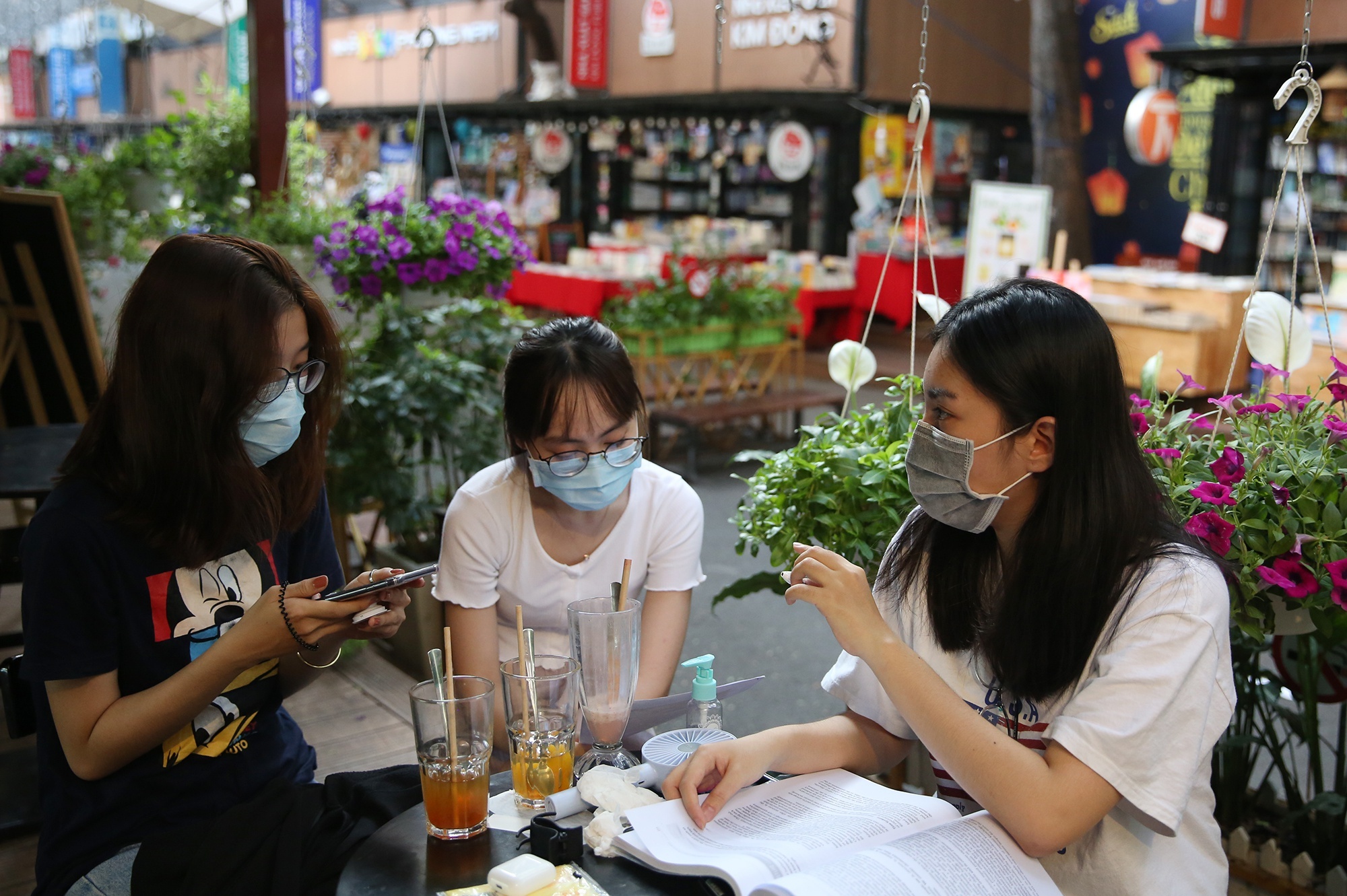 phong chong dich Covid-19 anh 1