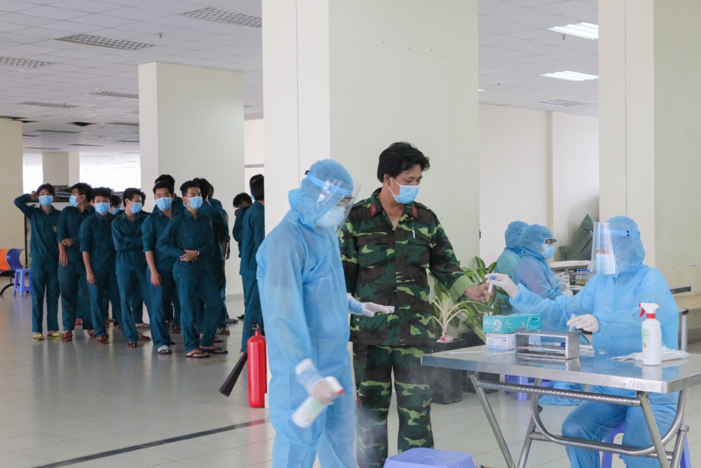 chien si tuyen dau chong dich anh 1