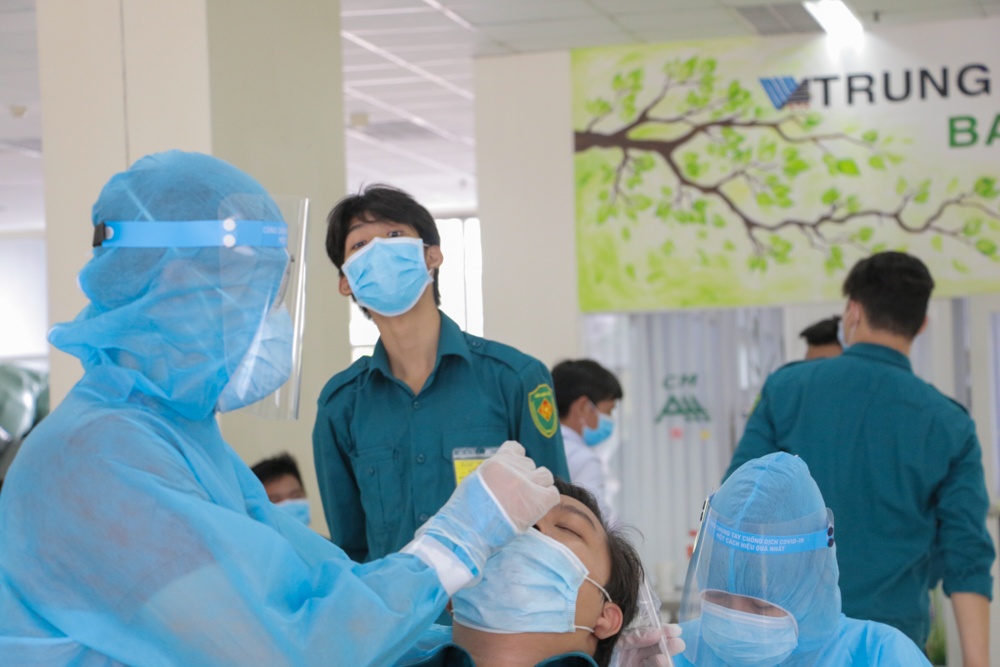 chien si tuyen dau chong dich anh 4