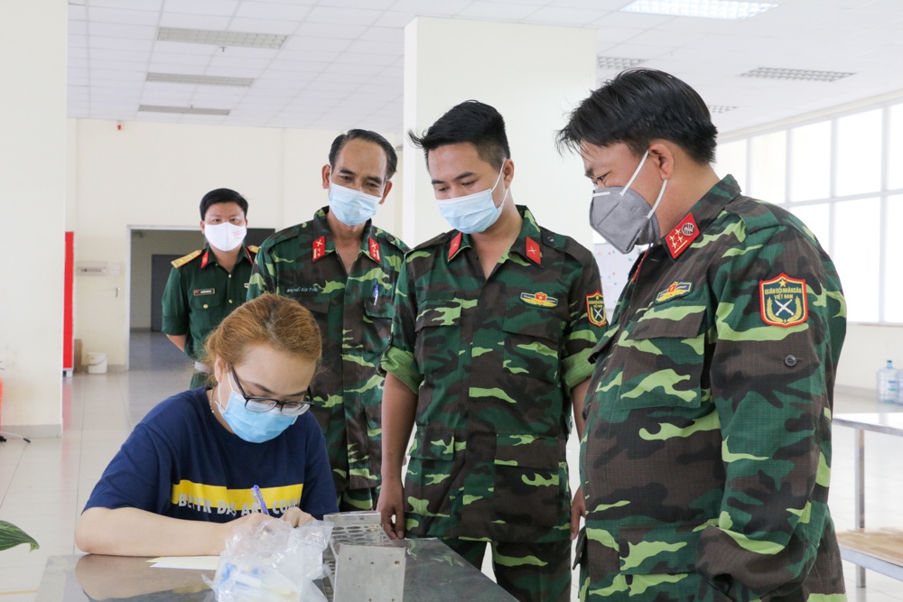 chien si tuyen dau chong dich anh 2