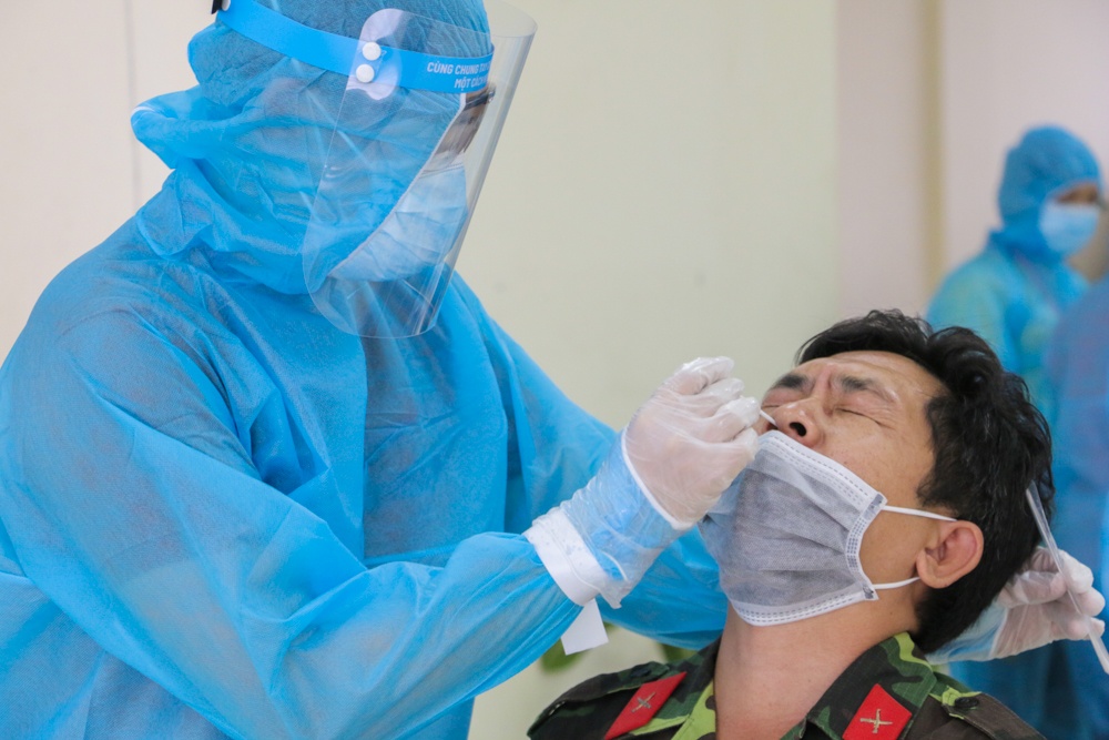 chien si tuyen dau chong dich anh 3