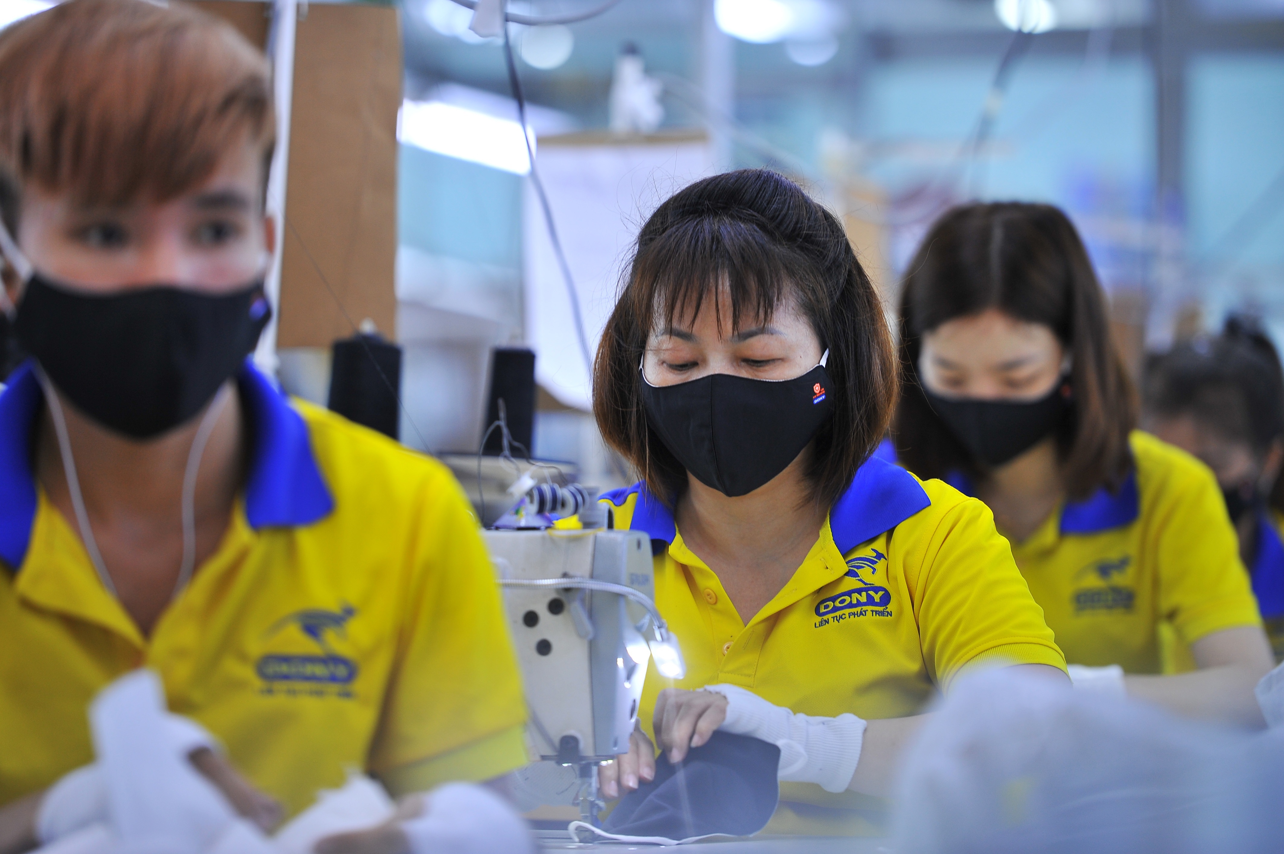 TP.HCM moi ho tro duoc hon 10% lao dong tu do mat viec do Covid-19 hinh anh