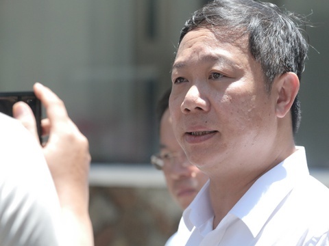 Pho chu tich TP.HCM yeu cau khong chat cay bua bai hinh anh