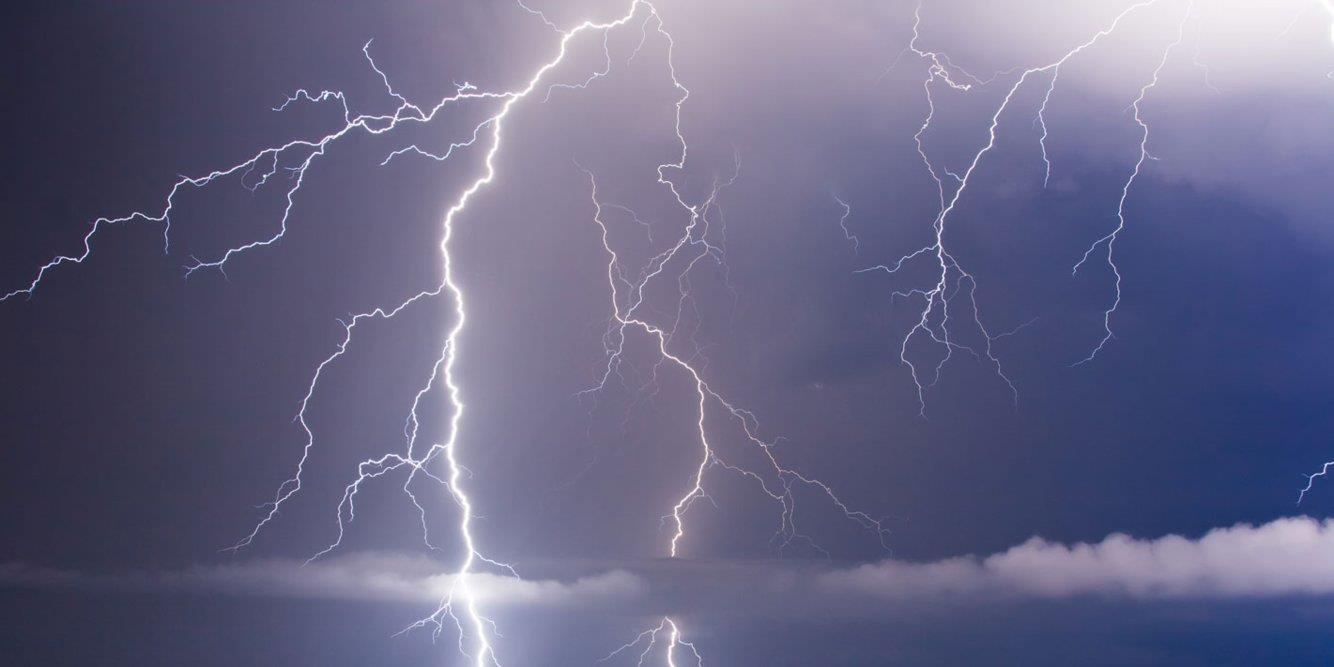 Vi sao TP.HCM mua dong kem sam set chieu nay? hinh anh