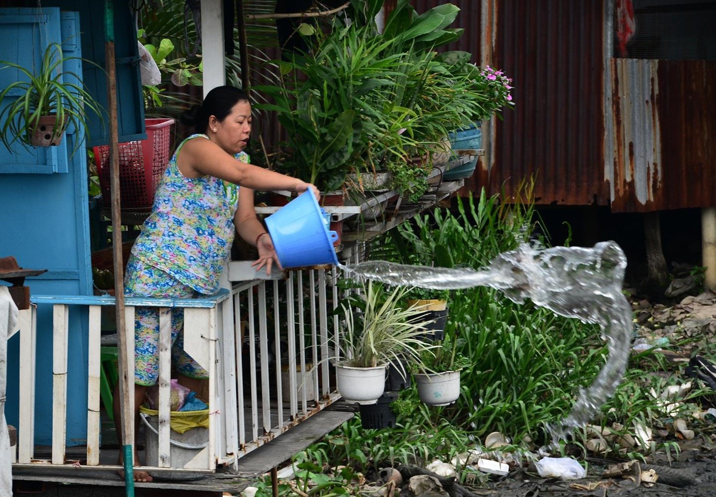Nhung chuyen bi hai cua cong nhan ve sinh hinh anh