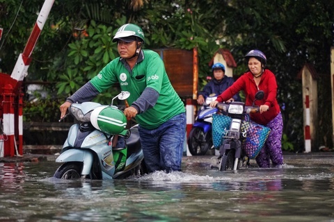 Tai sao TP.HCM am u ca ngay, mua keo dai chieu nay? hinh anh