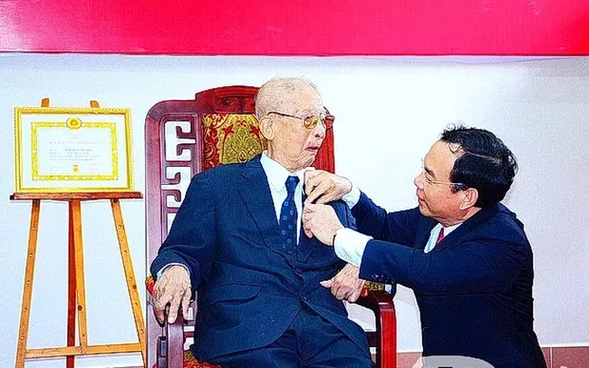 tang le ong Tran Quoc Huong anh 2