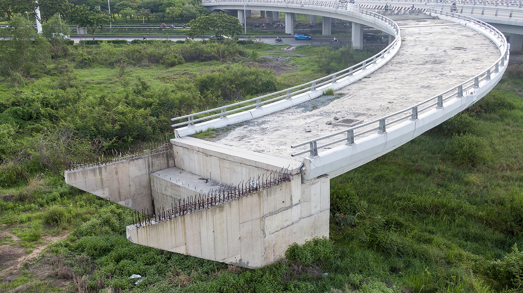 Pho chu tich HDND TP.HCM: 1 nam lam 100 km duong thi dot pha chua? hinh anh