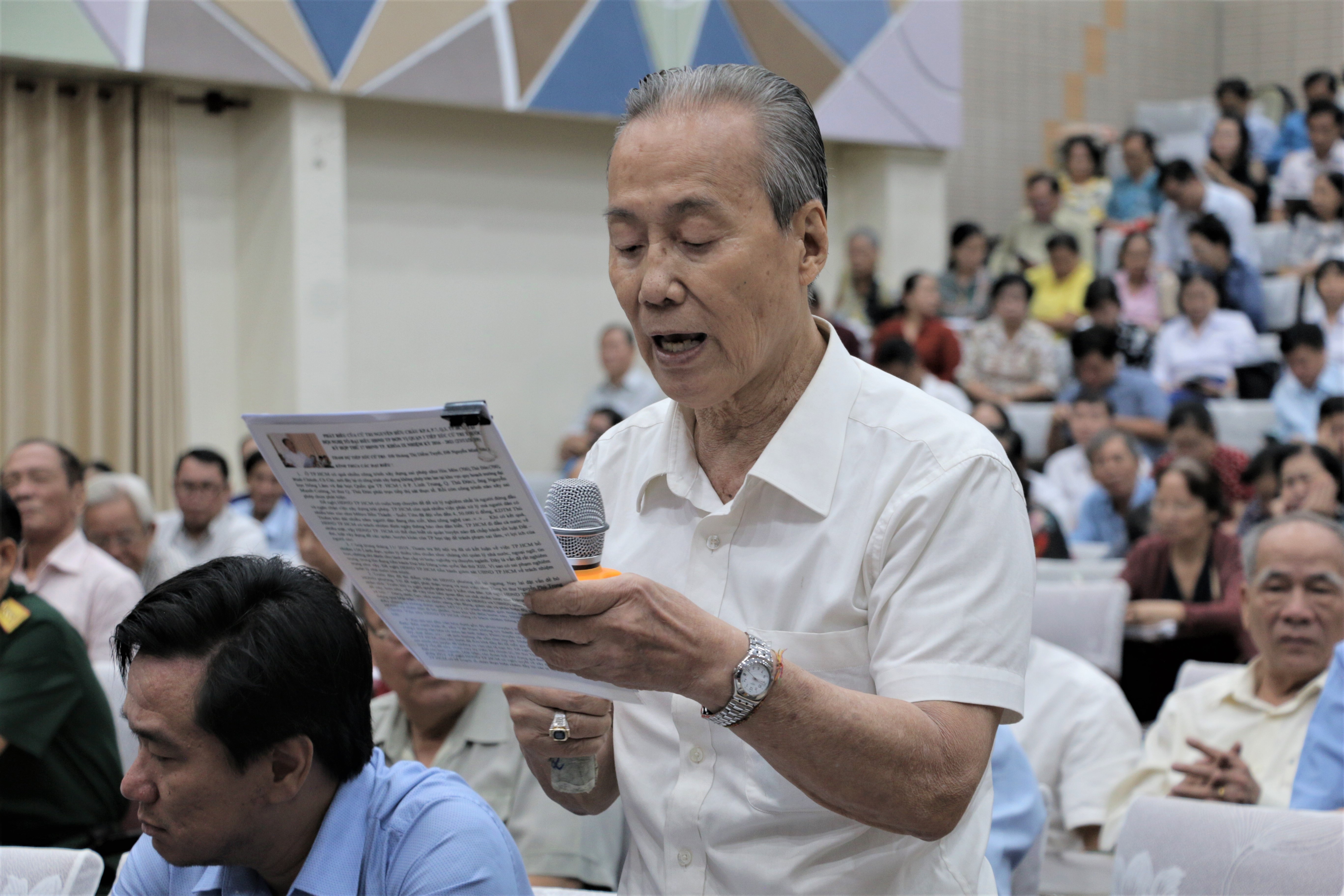 tiep xuc cu tri sau ky hop Quoc hoi anh 2