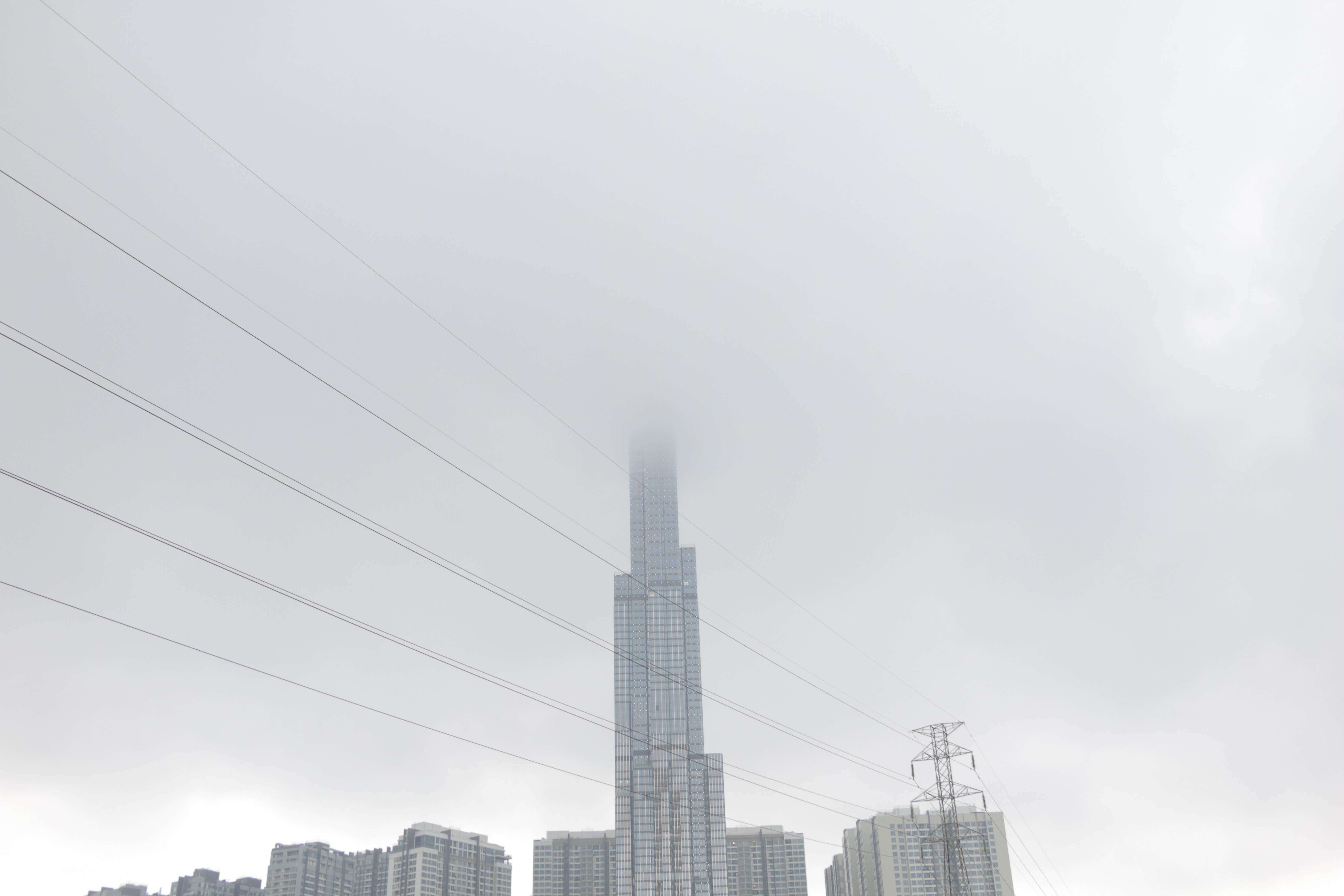 Vi sao dinh cac cao oc o TP.HCM 'bien mat' sang nay? hinh anh