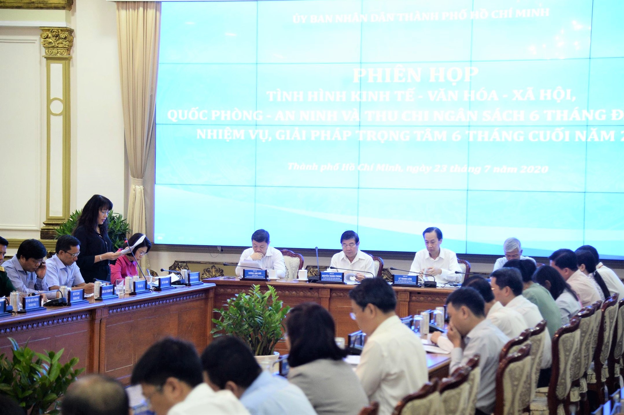 phuc hoi kinh te TP.HCM anh 2