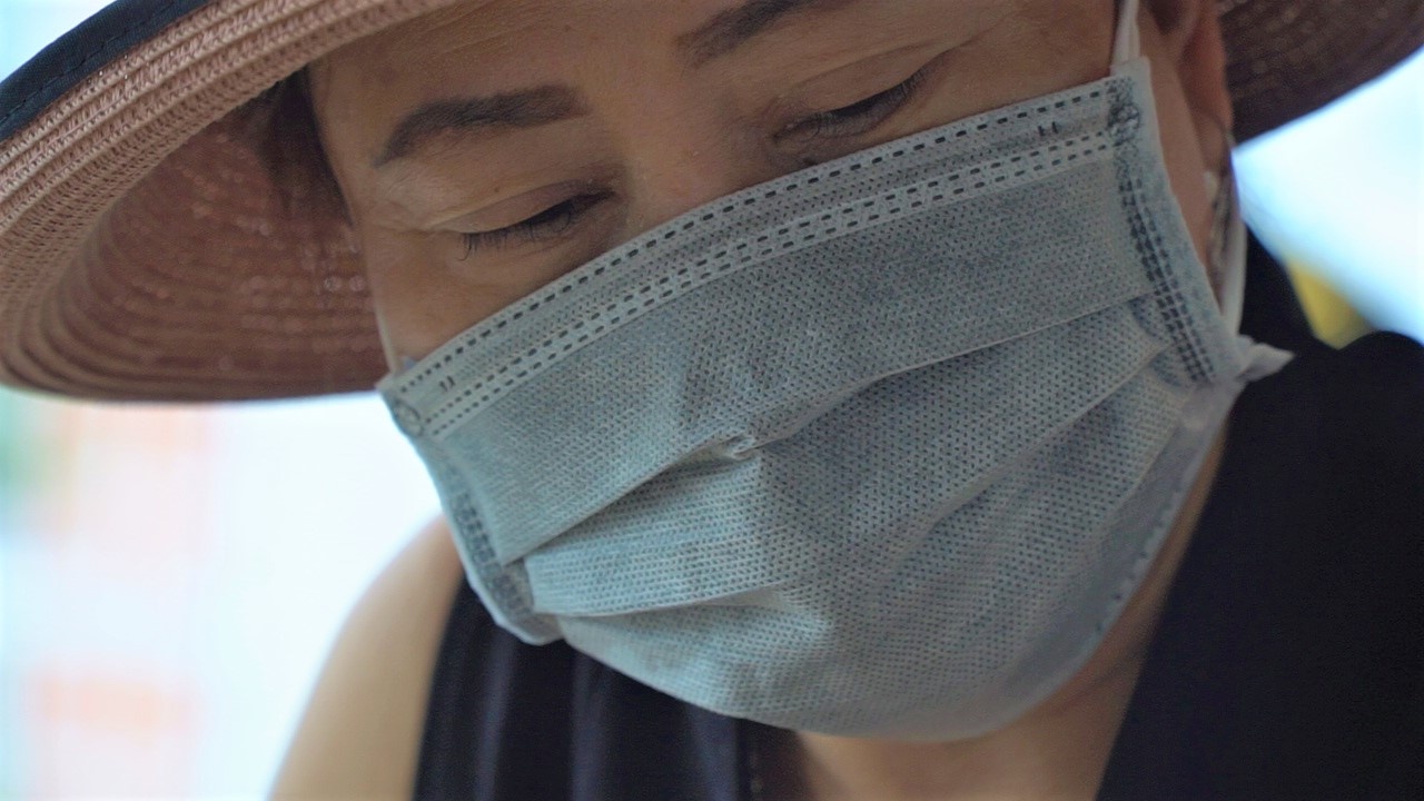 Con bi cach ly, me o ngoai tiep te chong dich Covid-19 hinh anh