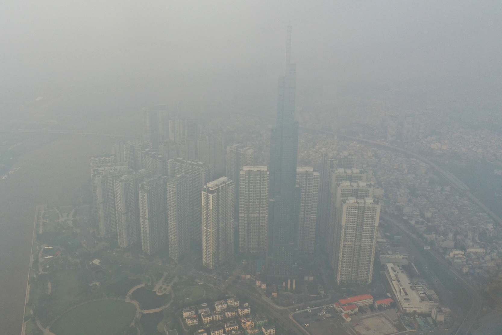 Vi sao TP.HCM nhieu may sang nay? hinh anh