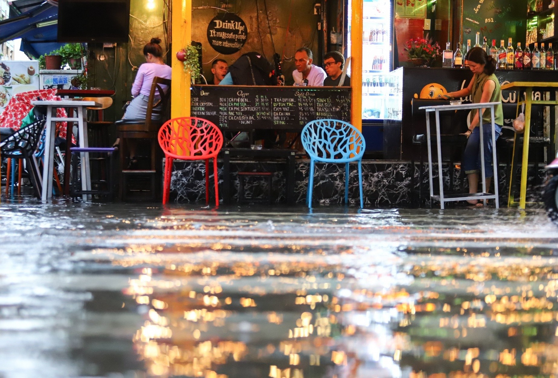 Tai sao pho di bo Bui Vien ngap? hinh anh