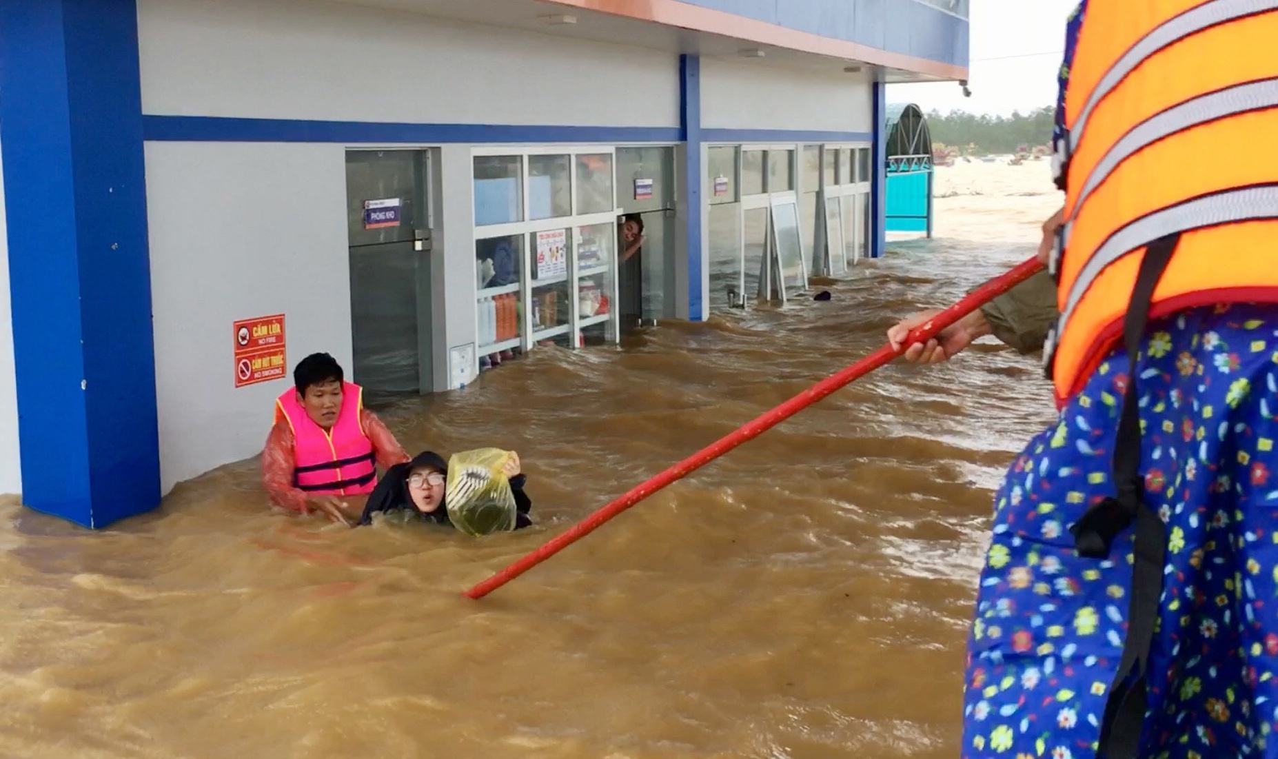 4 nguoi chet do mua lu o Quang Binh hinh anh