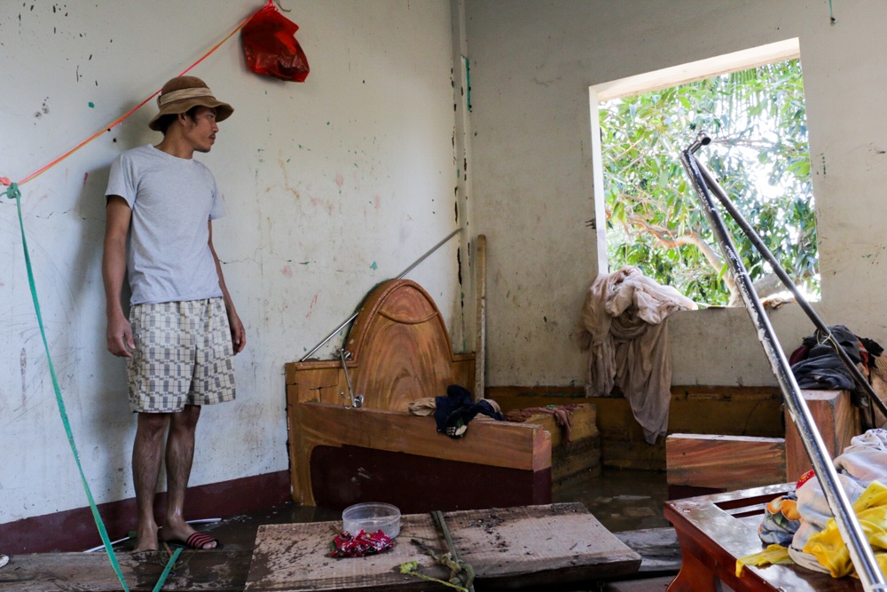 'Vo oi, nha minh sap roi' hinh anh