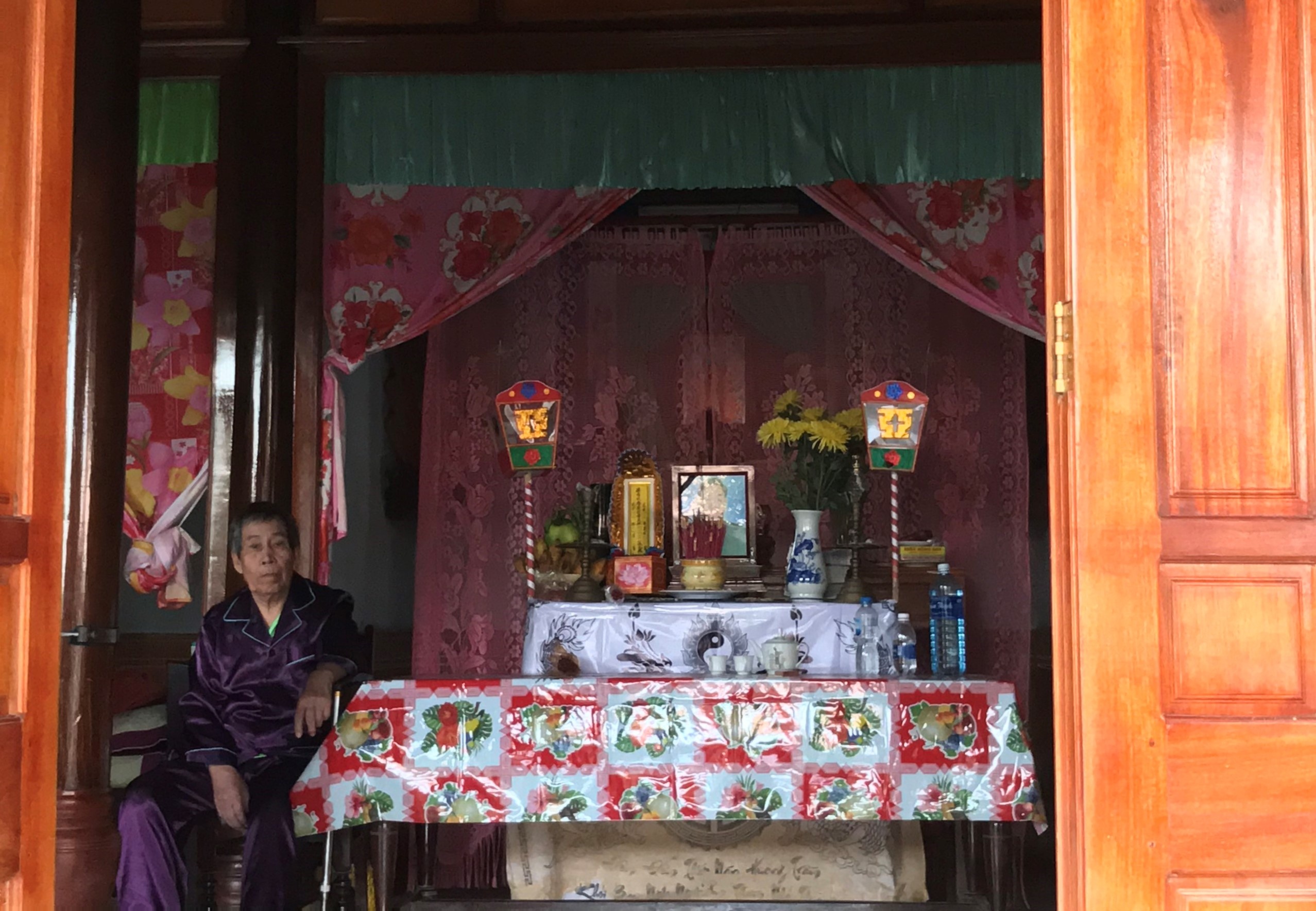 Le Thuy chim trong nuoc lu anh 1