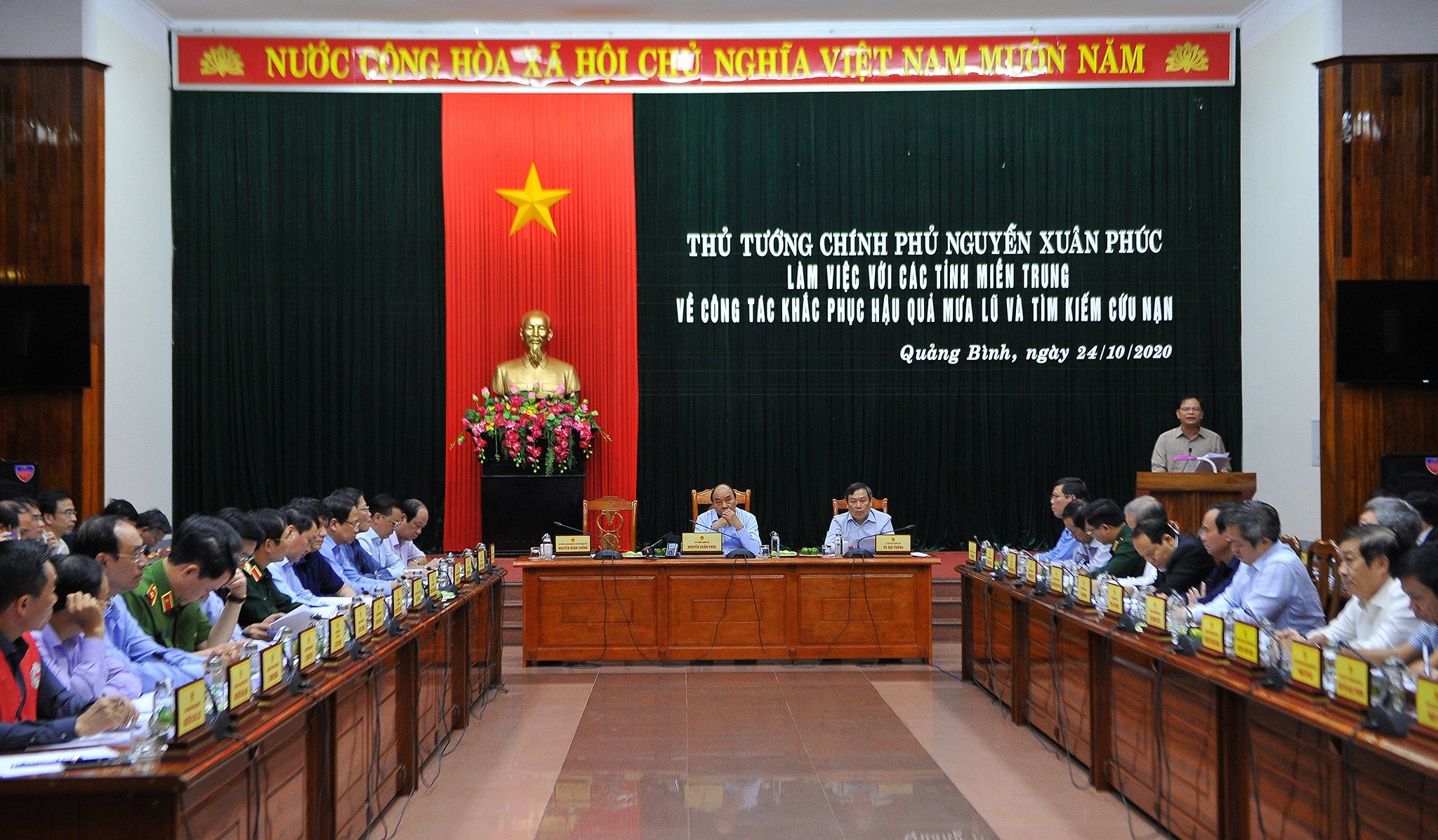 khac phuc hau qua mua lu mien Trung anh 2