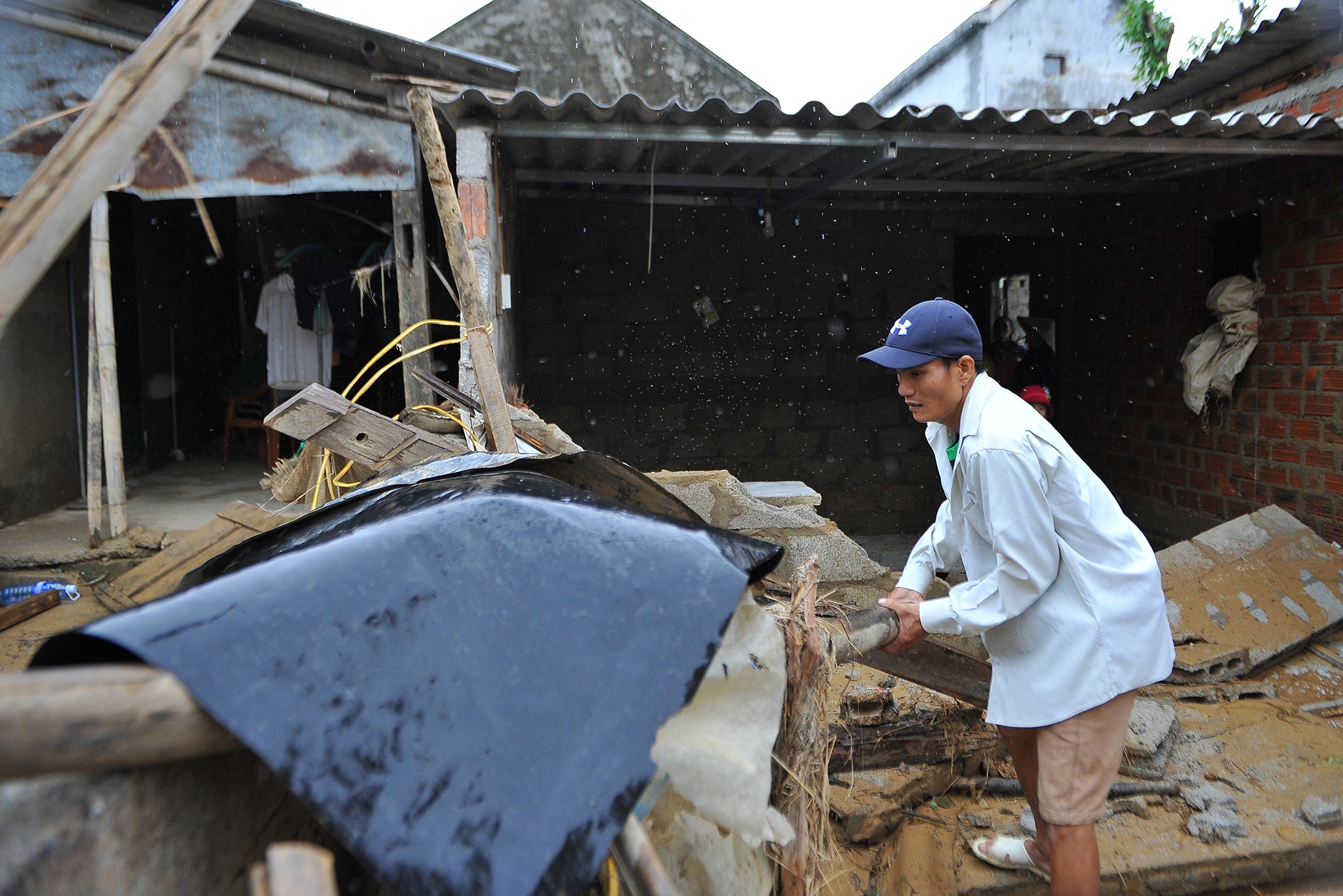bao so 8 do bo mien Trung anh 2