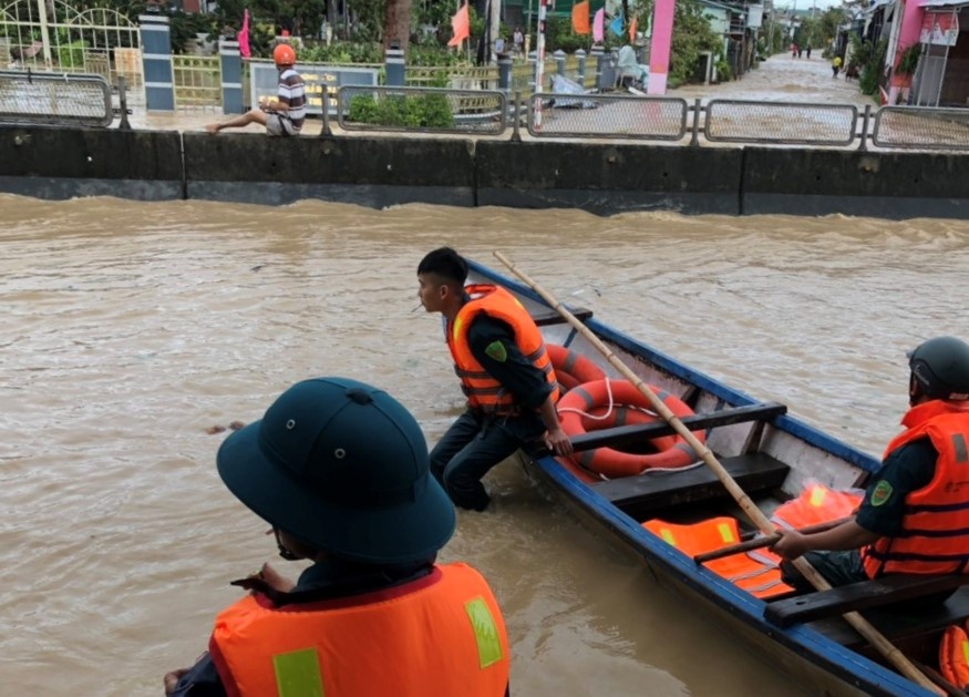 bão lũ tại miền Trung ảnh 4 bao lu tai mien Trung anh 4